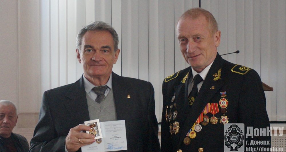 Знака отличия «Шахтерская доблесть» III степени удостоен Б. В. Гавриленко