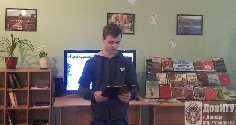 Студенты факультета компьютерных наук и технологий группы БИ-18 читают стихи о солдатских подвигах