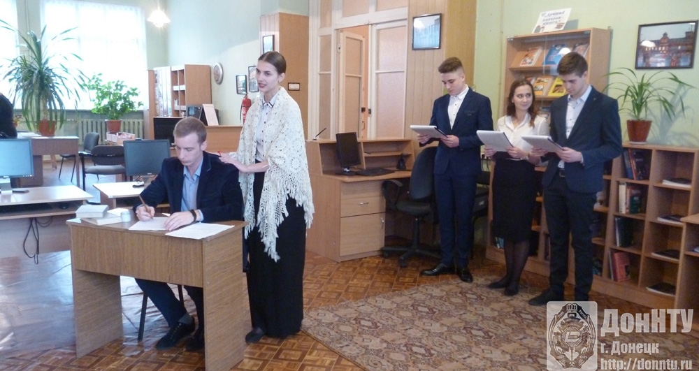 Участники литературно-художественной композиции «На все отозвался он сердцем своим!»