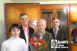 На фото в центре: ветеран кафедры «ЭПГ» Авдеев Е.А.
