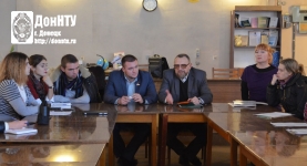 С.С. Завдовеев и Н.П. Рагозин на заседании дискуссионного клуба