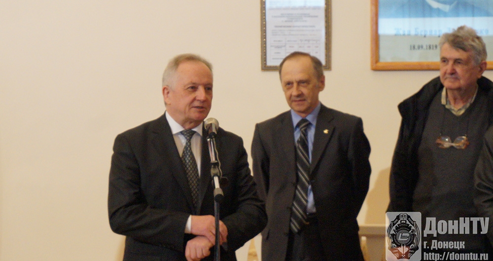 Выступает заместитель Министра образования и науки ДНР А. Я. Аноприенко