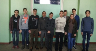 Участники олимпиады Юный программист и завкафедрой О. И. Федяев